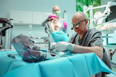 Sunnydent. Rentgen, implantologia, protetyka. Szumilas G. lek. stom.